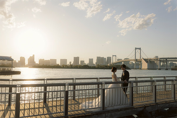 4.お台場海浜公園 前撮り見つめ合う 詳細ギャラリー