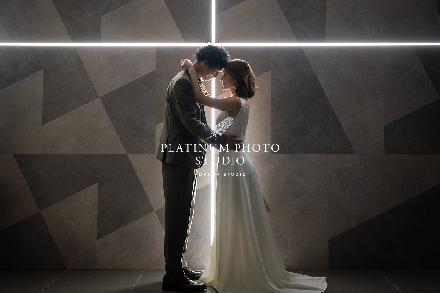 フォトウェディングは高すぎる？セルフフォトで叶える理想の結婚写真と節約術｜プラチナフォトスタジオ