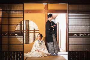 片方が立ち姿、片方が座って　東京でのロケーションフォト１６