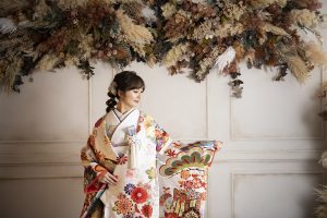 着物の袖を強調する横向きショット　東京でのロケーションフォト１１