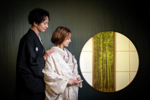 肩にそっと背を添える　東京でのロケーションフォト９