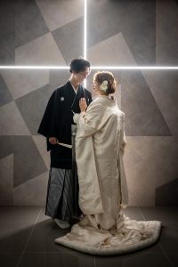 和装での安い前撮り　胸に手を添える　東京でのセルフフォトウェディングならプラチナフォトスタジオ