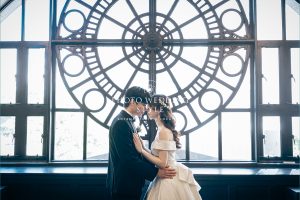 フォトウェディング おすすめポーズ25選！　おでこをくっつける　東京でのフォトウェディングならフォトウェディングスタイル