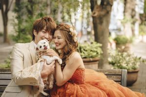 フォトウェディングおすすめ25選　ペットと一緒にほっこりショット　東京でのフォトウェディングならフォトウェディングスタイル