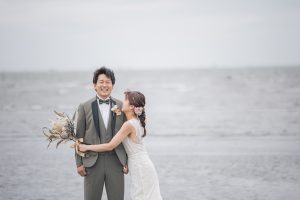 東京前撮り　海ロケーション　ポーズ集　東京での前撮りならフォトウェディングスタイル
